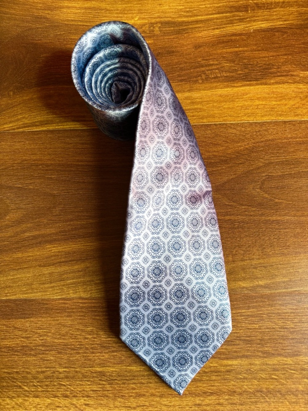 DONALD J. TRUMP Silk Geometric Pattern Men’s Tie in Light/Sky Blue